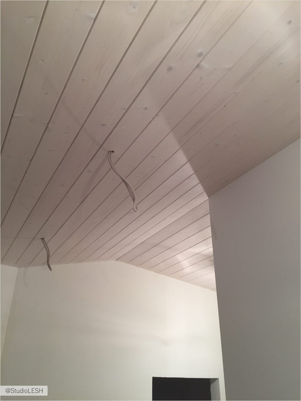 Перепад потолка