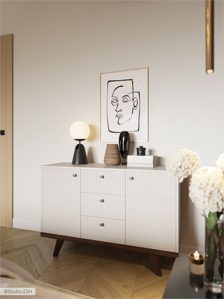 Chest of drawers with decor in the bedroom