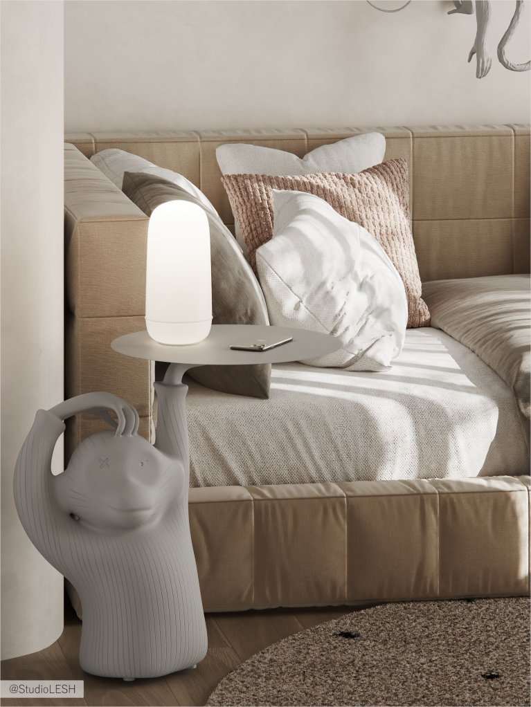 Интерьер современной детской комнаты с белой кроватью, украшенной мягкими игрушками, декоративными подушками и фигурками обезьянок на стене.