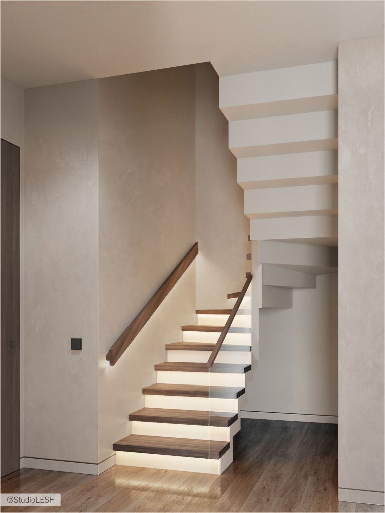 Современная лестница в интерьере дома: светлые ступени с подсветкой, тёмные деревянные перила, стена с отделкой под бетон и два квадратных потолочных светильника