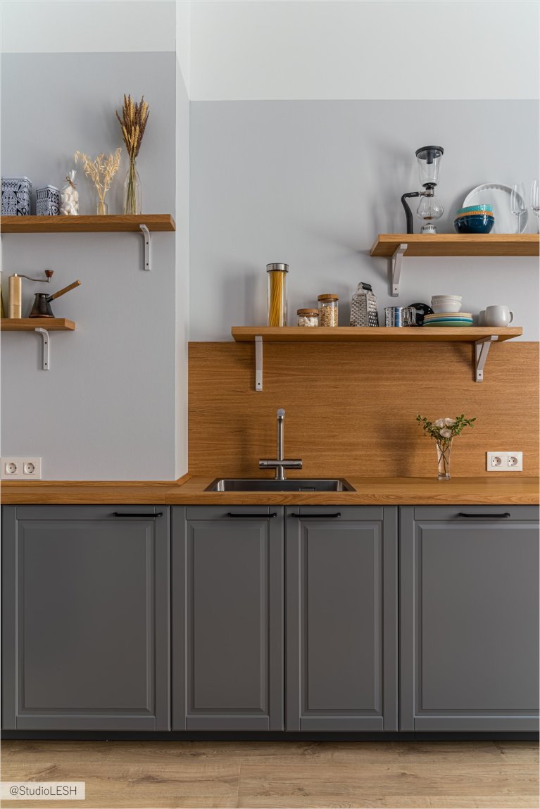 Современный смеситель и раковина из нержавеющей стали, обеспечивающие удобство в использовании