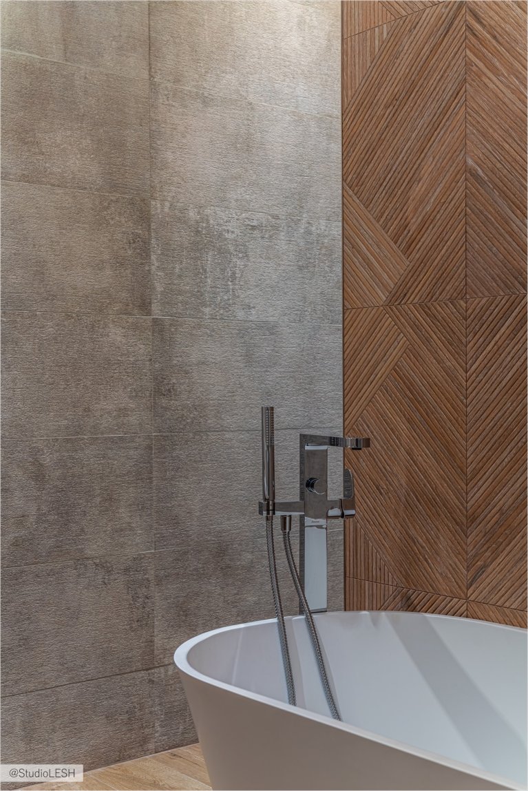 Серые стены с текстурой под бетон, добавляющие интерьеру современности и минимализма