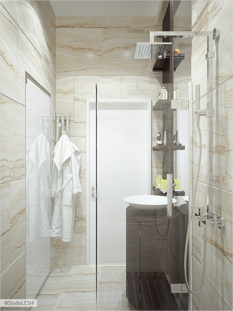 Стеклянные шторки, душевая в загородном коттедже 