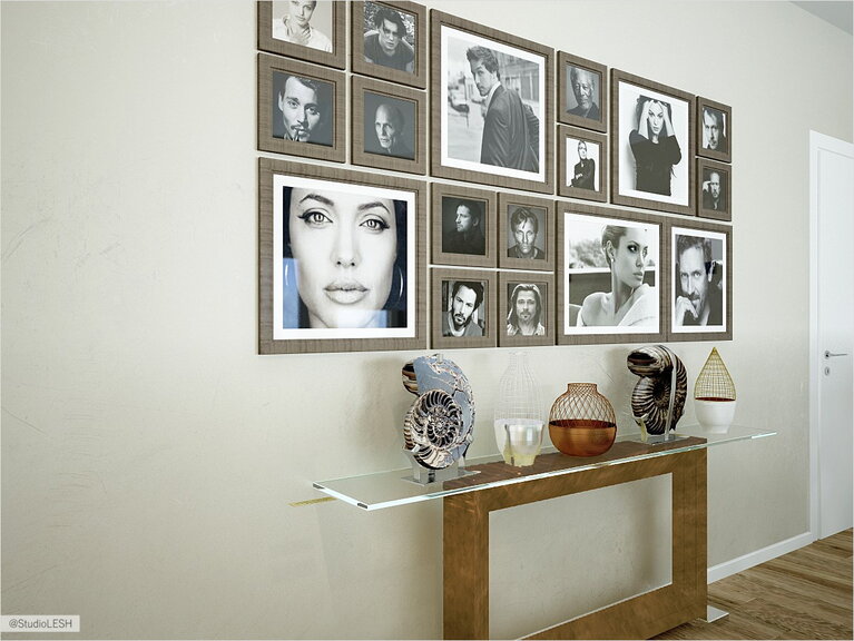 Оформление холла картинами в коттедже 