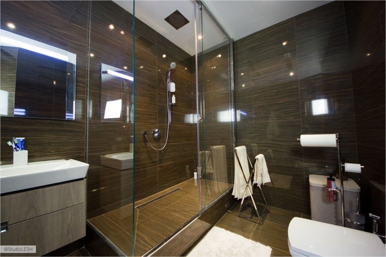 Душевая кабина со стеклянными стенками фото