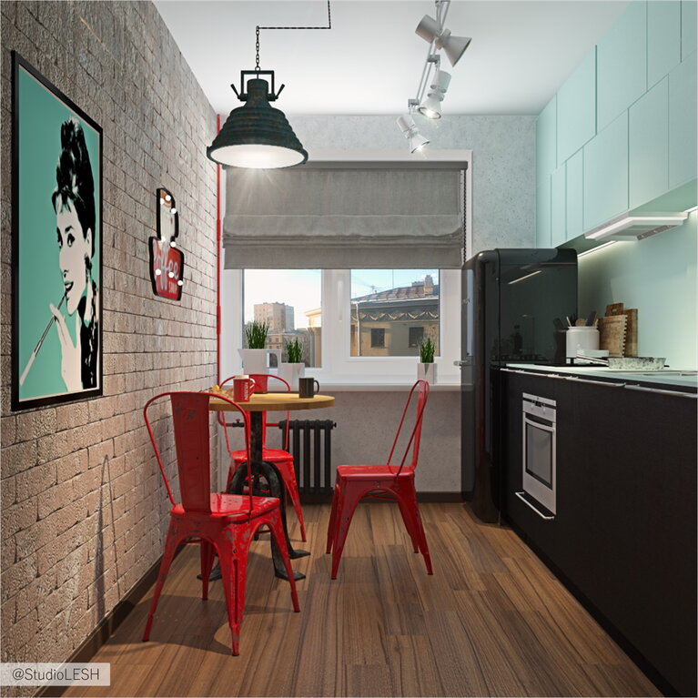 Красные металлические стулья