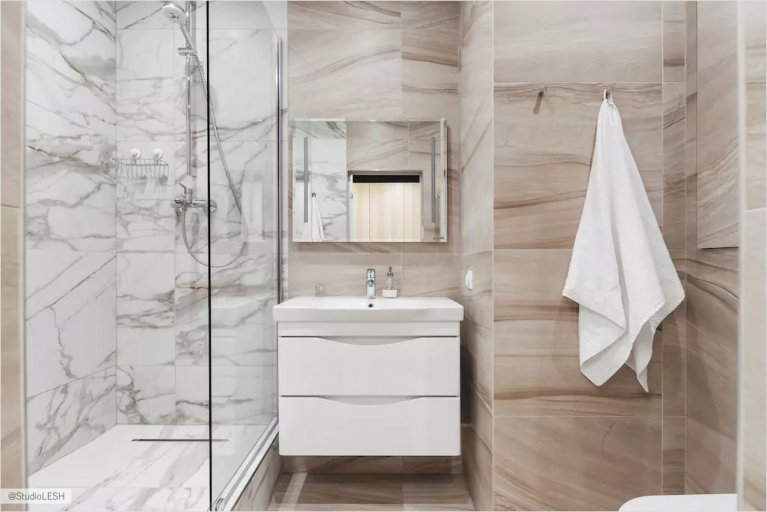 Оформление душевой кабины в квартире 