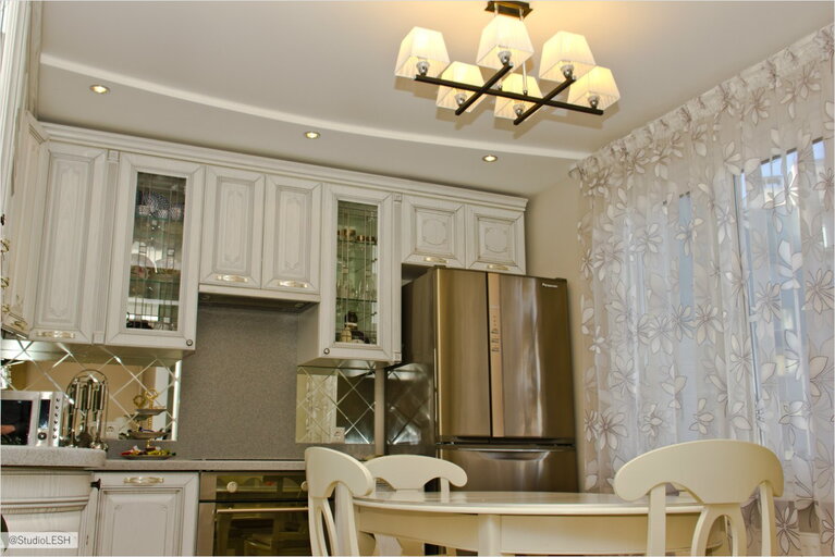 Обеденный стол