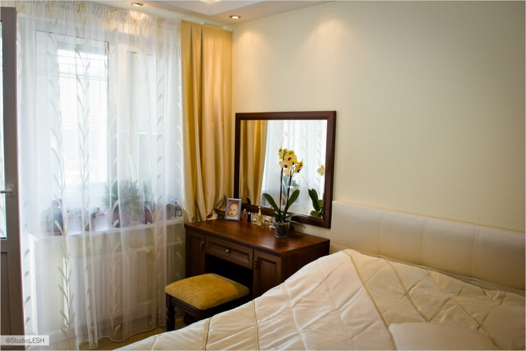 Будуарный столик в спальне